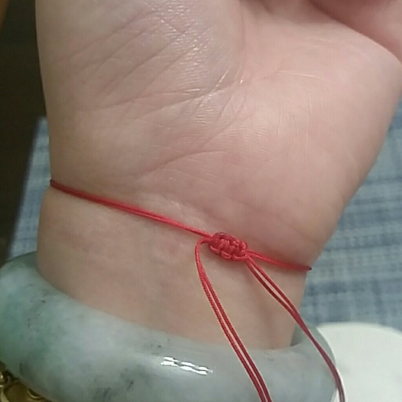 Natural Canadian Nephrite Jade Red Cord Bracelet - Picture 8 of 8